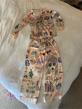 Women’s Taylor Swift silky Pajama Set